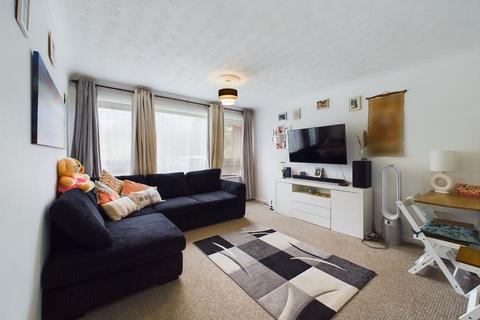 105 Drayton Walk, Northampton, NN2 7SD