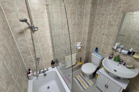 105 Drayton Walk, Northampton, NN2 7SD