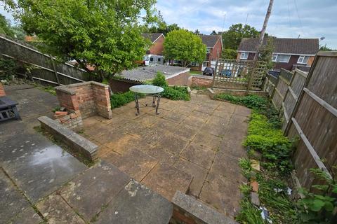 11 Redland Drive, Northampton, NN2 8QE