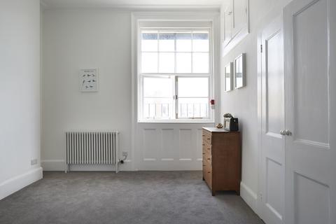 2 bedroom flat to rent, Lewes Crescent, Brighton BN2