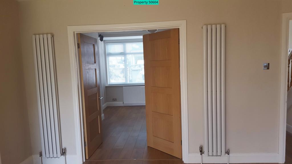 Kitchen/diner looking to front rm