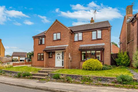 5 bedroom detached house to rent, Caudebec Close, Uppingham