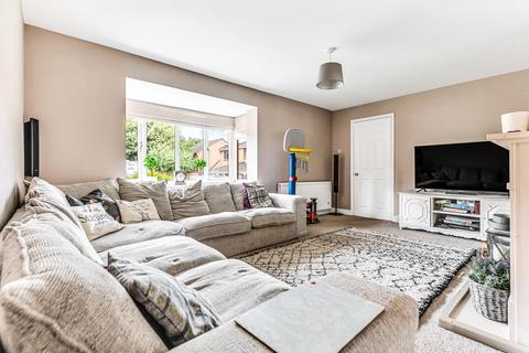 5 bedroom detached house to rent, Caudebec Close, Uppingham