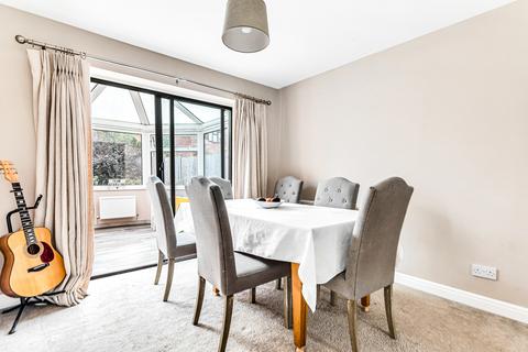 5 bedroom detached house to rent, Caudebec Close, Uppingham
