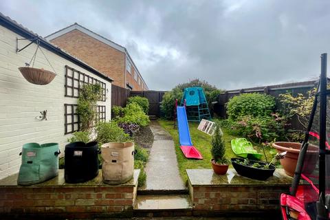 14 Arnull Crescent, Daventry, NN11 9AY