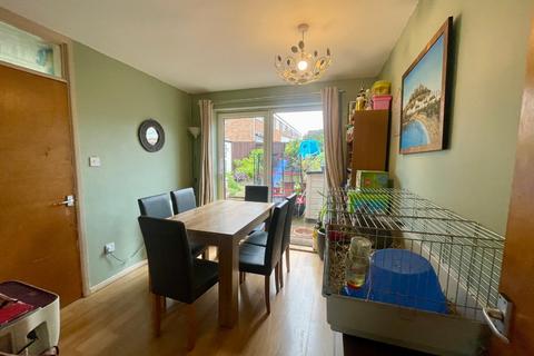 14 Arnull Crescent, Daventry, NN11 9AY