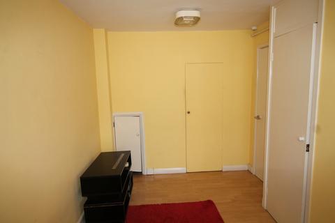 4 bedroom terraced house to rent, Croombs Road, London, E16