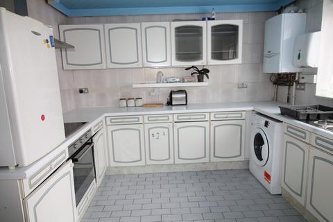 4 bedroom terraced house to rent, Croombs Road, London, E16