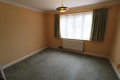 19 Alsace Close, Northampton, NN5 6HX