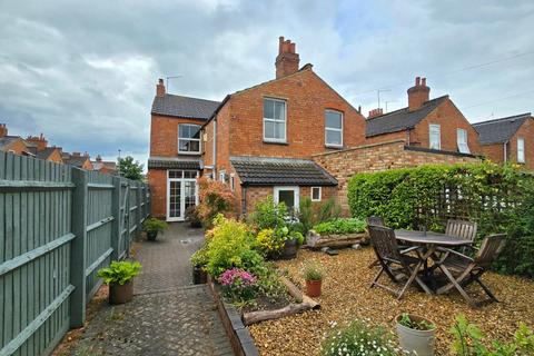2 Cedar Road, Northampton, NN1 4RN
