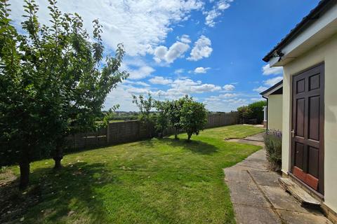 3 bedroom detached bungalow for sale, Hillside, Teeton, Northampton, NN6 8LJ