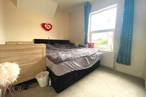 70 Junction Road, Northampton, NN2 7HS