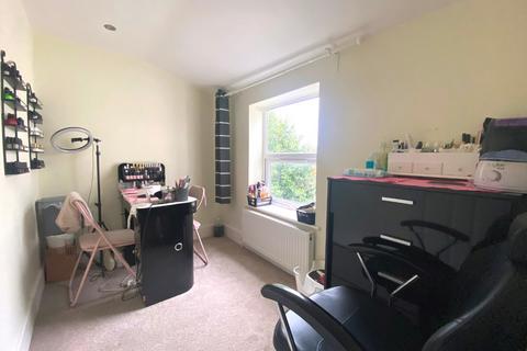 70 Junction Road, Northampton, NN2 7HS