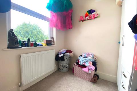 70 Junction Road, Northampton, NN2 7HS