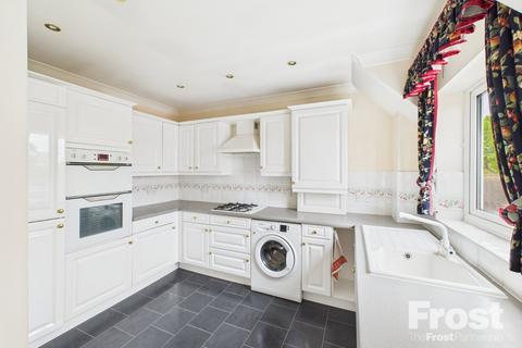 2 bedroom apartment for sale, Straight Road, Old Windsor, Berkshire, SL4
