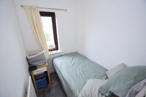 10 Low Ash Crescent, Shipley, BD18 1JB