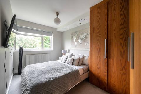 2 bedroom flat to rent, West Hill Road, Southfields, London, SW18