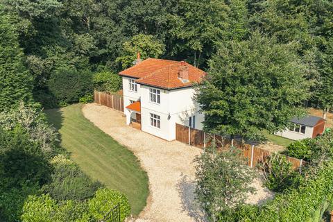 3 bedroom detached house for sale, High Kelling