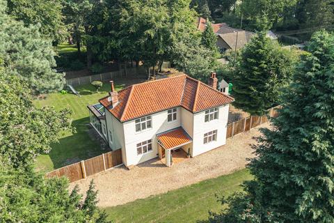 3 bedroom detached house for sale, High Kelling