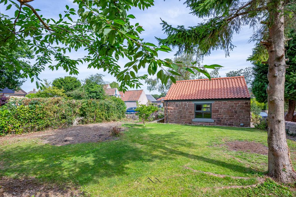 Front garden 1.2