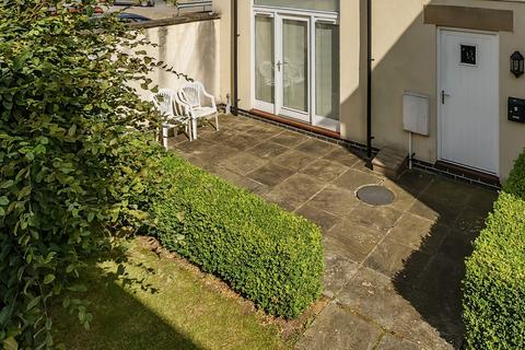 2 bedroom mews for sale, Swan Lane, Cygnet Court, HG1