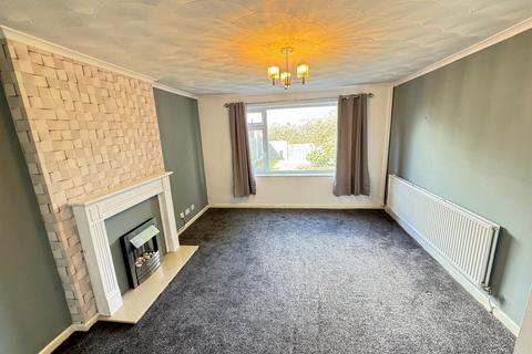 3 bedroom semi-detached house to rent, Hawkshaw Bank Road, Blackburn