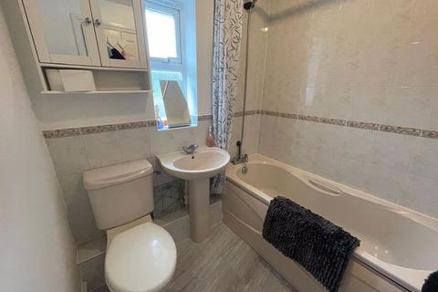 10 Balmoral Way, Walsall, WS2 7RL