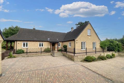 4 bedroom detached house for sale, Burton Road, Tutbury