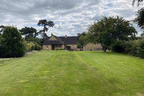 4 bedroom detached house for sale, Burton Road, Tutbury