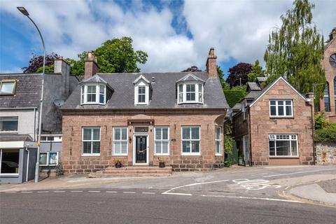 Towerbank House, Cottage and Apartments, 93 High Street, Banchory, AB31