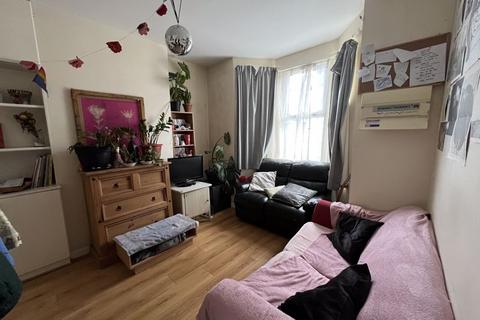 4 bedroom property to rent, London SW17