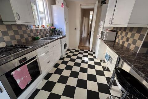 4 bedroom property to rent, London SW17