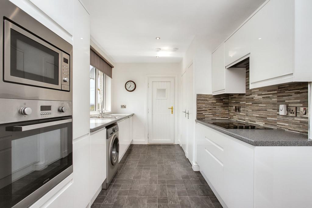 04 Kitchen