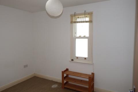 2 bedroom flat to rent, Hewlett Road, Cheltenham