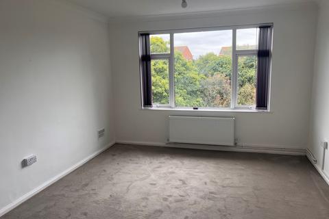 2 bedroom flat to rent, Western Road, Branksome Park, BH13