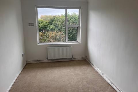 2 bedroom flat to rent, Western Road, Branksome Park, BH13