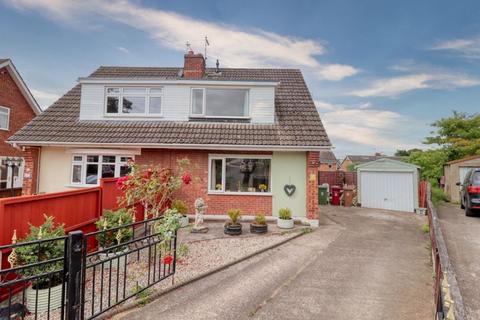 3 bedroom semi-detached house for sale, Denby Close, Scunthorpe