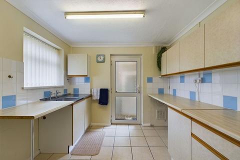 2 bedroom end of terrace house for sale, 1 Langmead Place, Crewkerne