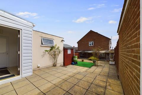 2 bedroom end of terrace house for sale, 1 Langmead Place, Crewkerne