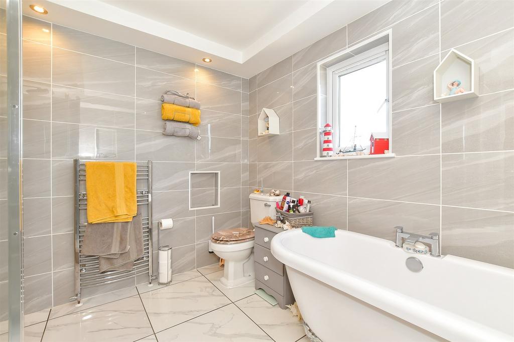 En-Suite Bathroom