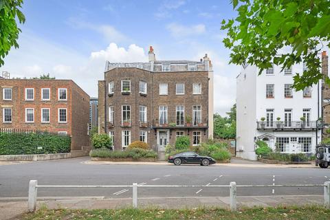 2 bedroom flat for sale, Kew Green, Richmond TW9