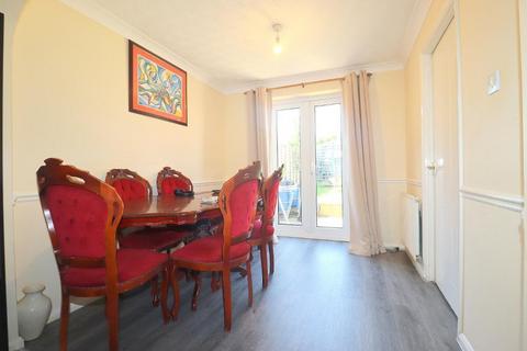 3 bedroom terraced house for sale, Chalkdown, Bushmead, Luton, Bedfordshire, LU2 7FH