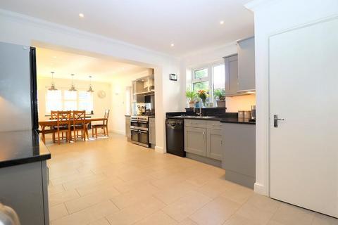 4 bedroom detached house for sale, Fairford Avenue, Old Bedford Road Area, Luton, Bedfordshire, LU2 7ES