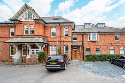 2 bedroom flat for sale, Grove Road, Merrow, Guildford, GU1