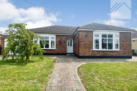 3 bedroom bungalow for sale, Dovercliff Road, Canvey Island