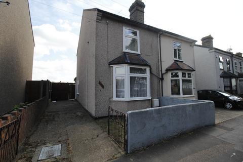 2 bedroom semi-detached house to rent, Rainham RM13