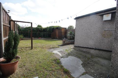 2 bedroom semi-detached house to rent, Rainham RM13