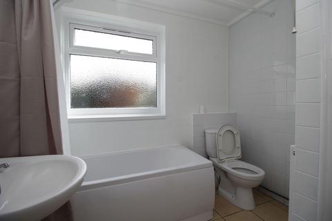 2 bedroom semi-detached house to rent, Rainham RM13