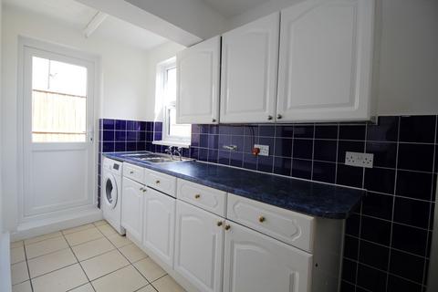 2 bedroom semi-detached house to rent, Rainham RM13