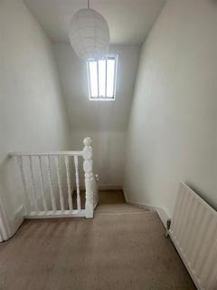 3 bedroom flat to rent, Sandycombe Road, Richmond